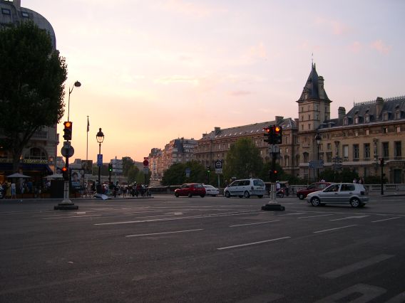  Palais de justice, tombée de la nuit